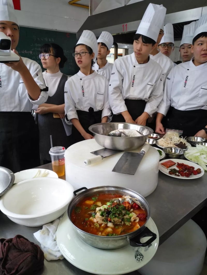 烹饪大师陈钢文在武平职专作专题讲座!中餐烹饪与